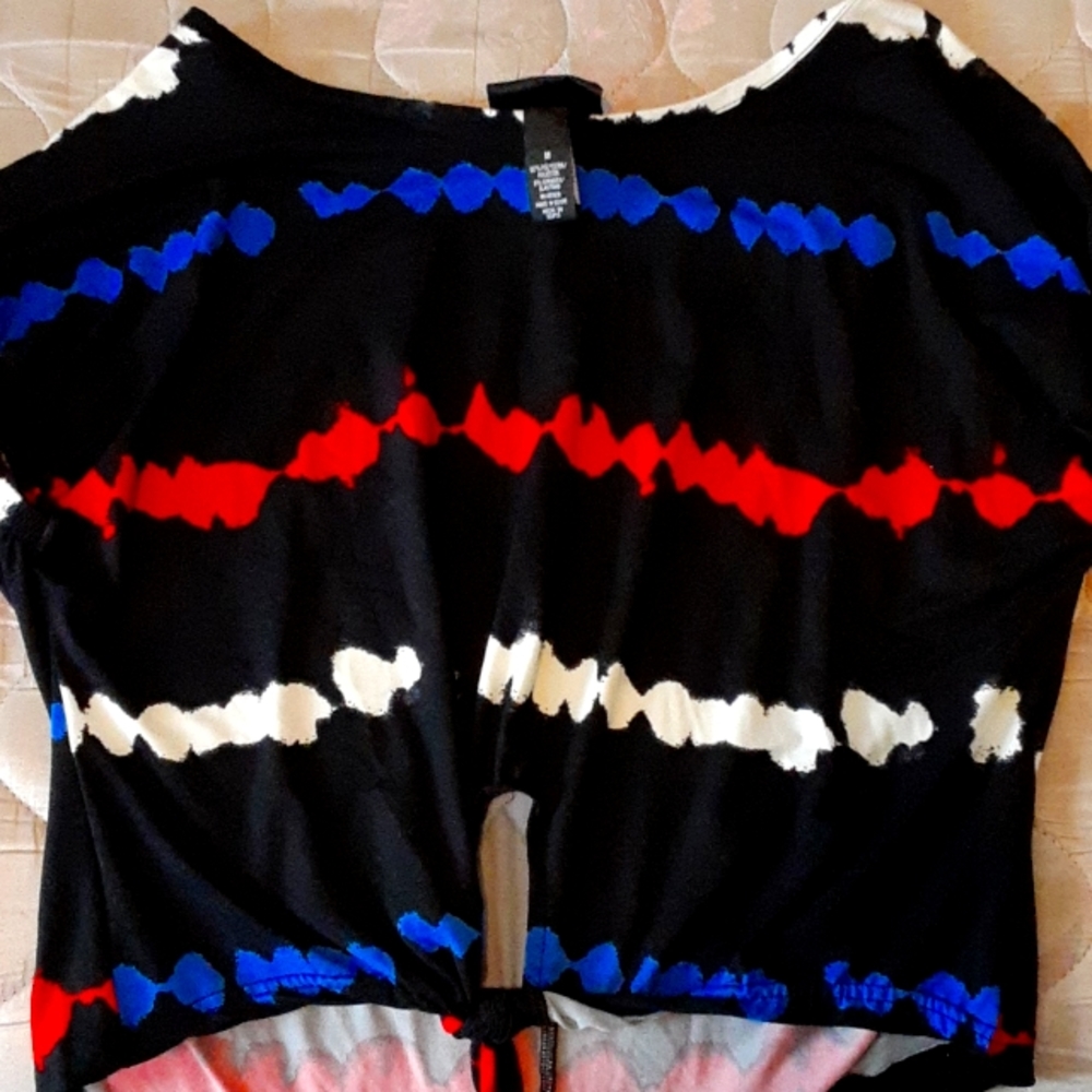 Medium Jennifer Lauren t-shirt